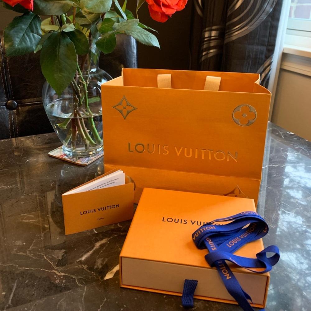 Luxury brand gift bag, box and ribbon!